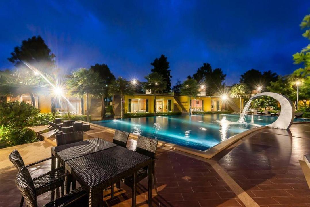 Bangkok.Grand.Resort Bang Bo Exterior foto